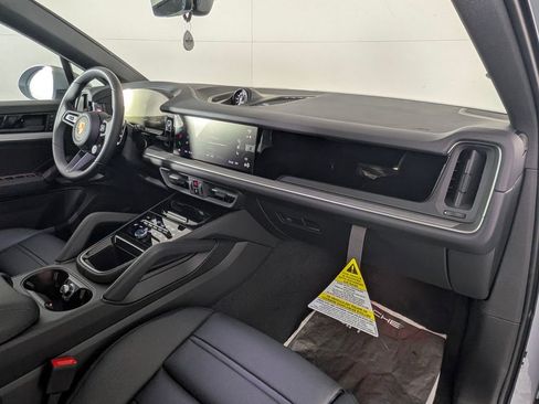New 2026 Porsche Cayenne S image 19