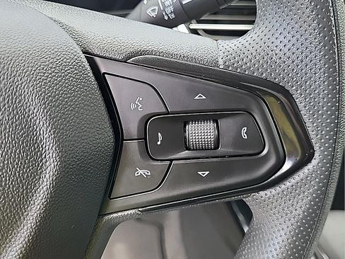 Used 2025 Chevrolet Trax LT FWD image 18