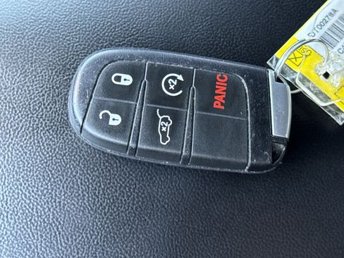 Used 2021 Jeep Grand Cherokee Laredo X AWD/4WD image 35