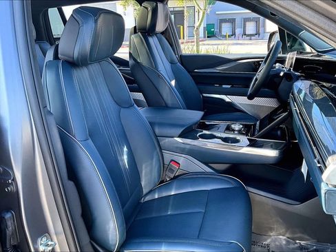 New 2026 Cadillac Escalade IQ Luxury 2 w/ LPO, Floor Liner Package AWD/4WD image 19