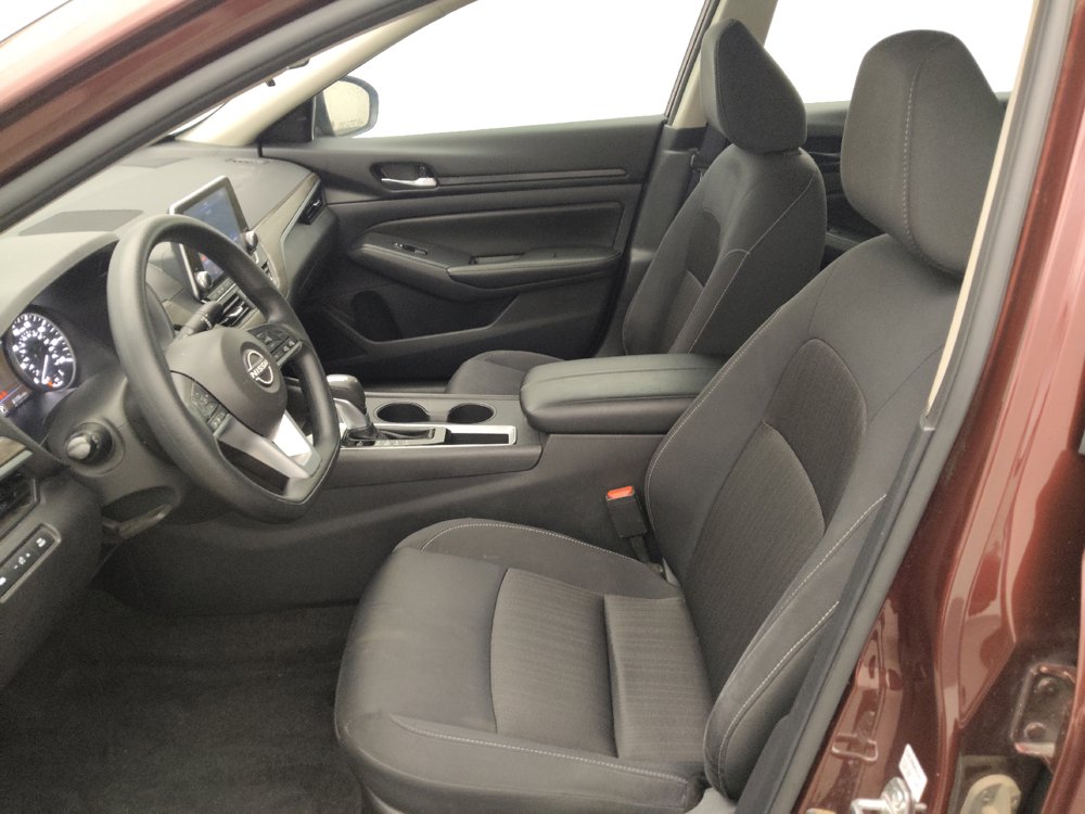 Used 2025 Nissan Altima 2.5 SV FWD image 17