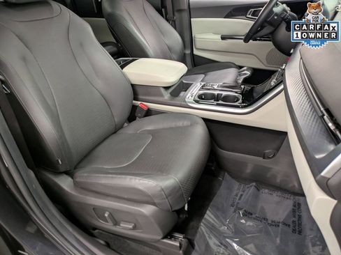 Used 2023 Kia Carnival SX Prestige FWD image 30