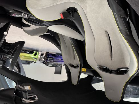 Used 2023 McLaren Artura RWD image 11