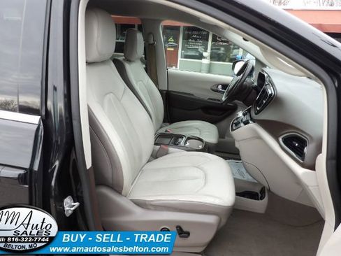 Used 2018 Chrysler Pacifica Touring-L w/ Advanced Safetytec Group image 22