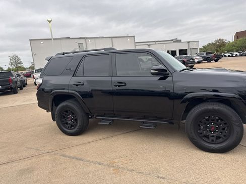 Used 2018 Toyota 4Runner TRD Off-Road Premium image 3