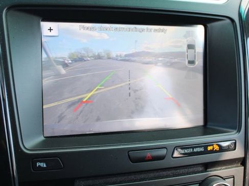 Used 2017 Ford Explorer XLT w/ Equipment Group 202A image 12