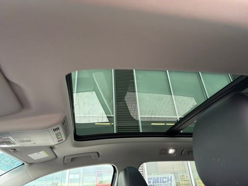 Certified 2023 Volkswagen Taos SE w/ Panoramic Sunroof Package image 23