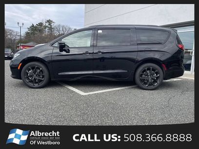 New 2026 Chrysler Pacifica Limited w/ S Appearance Package