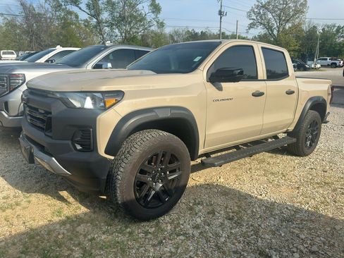 Used 2024 Chevrolet Colorado Trail Boss w/ Technology Package image 1