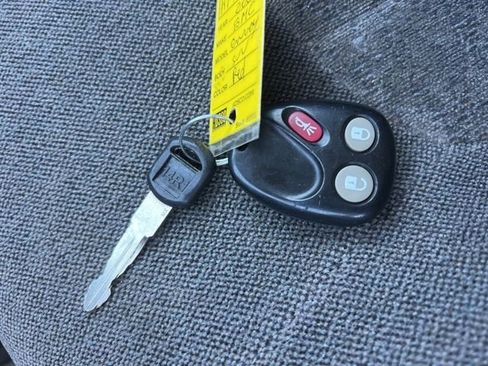 Used 2004 GMC Envoy SLE w/ Preferred Equipment Group image 32