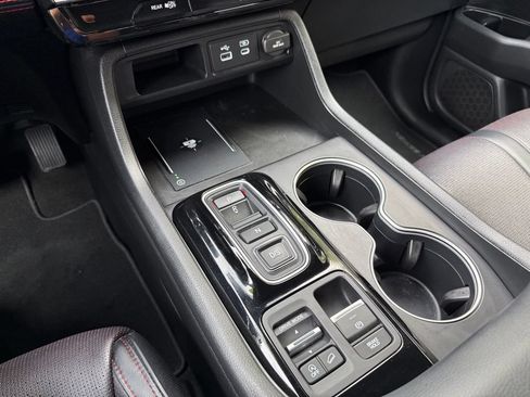 Used 2025 Honda Pilot Black Edition image 26
