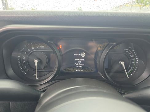 Used 2024 Jeep Wrangler Unlimited image 31