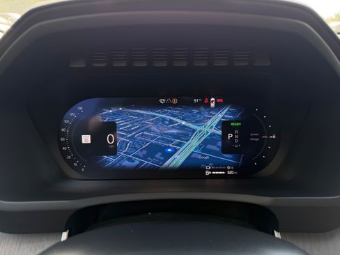 Certified 2025 Volvo XC90 T8 Ultra AWD/4WD image 17