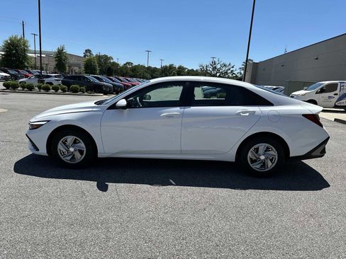 New 2026 Hyundai Elantra SE FWD image 4