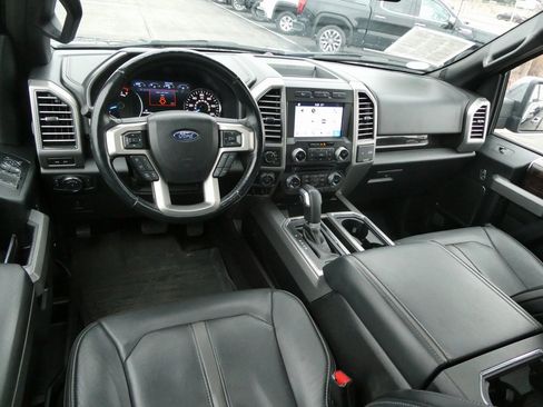 Used 2017 Ford F150 Platinum w/ Equipment Group 701A Luxury image 30