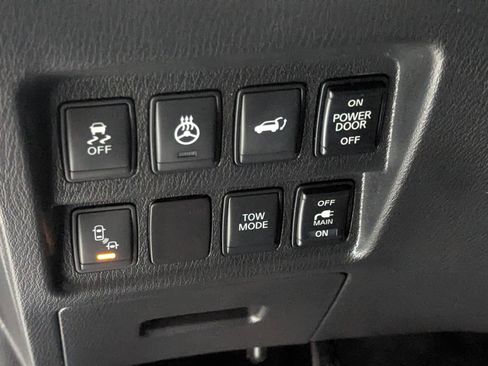 Used 2015 Nissan Pathfinder Platinum image 18