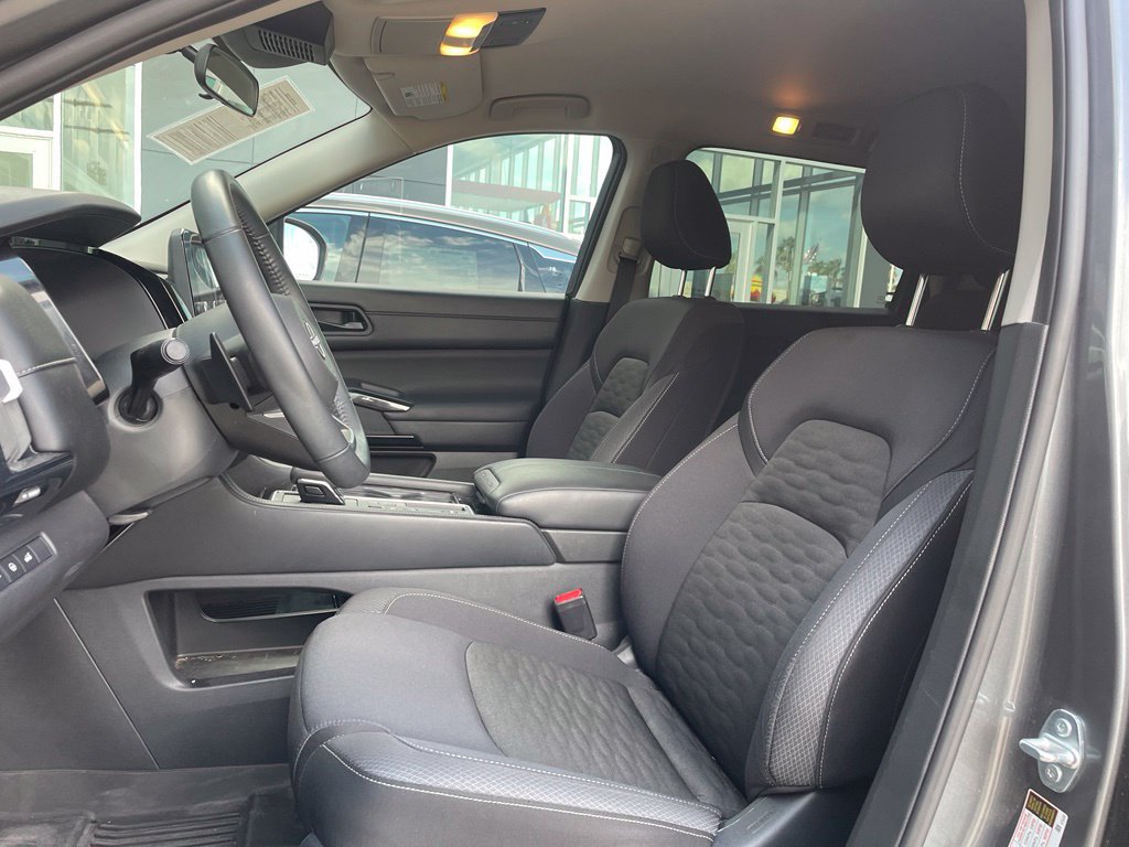 Certified 2025 Nissan Pathfinder SV FWD image 10