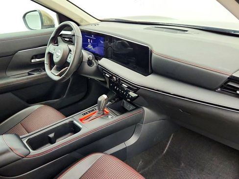 Used 2025 Nissan Kicks SR w/ SR Premium Package AWD/4WD image 26