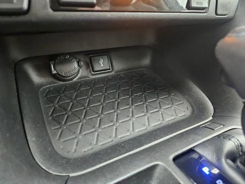 Used 2021 Toyota RAV4 XLE Premium image 24