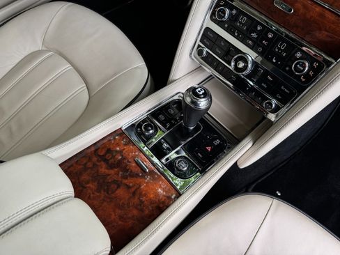 Used 2013 Bentley Mulsanne w/ Rear Entertainment Pkg image 33