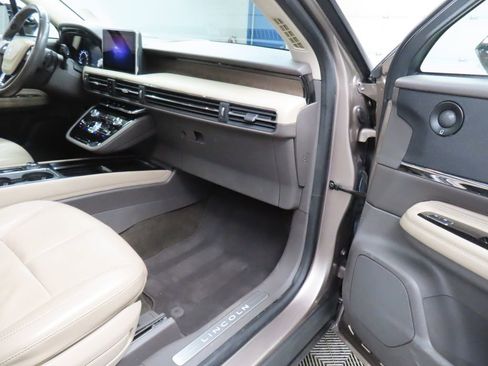 Used 2020 Lincoln Corsair Reserve image 37