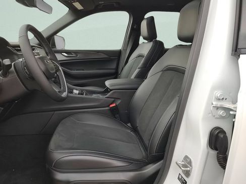Used 2025 Jeep Grand Cherokee L Altitude AWD/4WD image 28