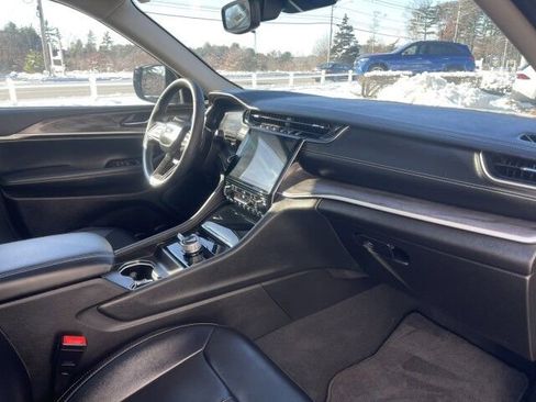 Used 2024 Jeep Grand Cherokee Limited w/ Black Appearance Package image 10