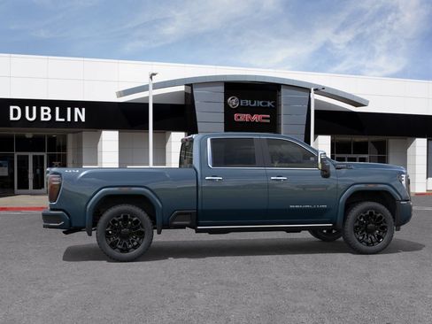 New 2026 GMC Sierra 2500 Denali Ultimate w/ LPO, Black Badging Package AWD/4WD image 3