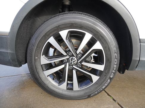 Used 2023 Volkswagen Tiguan S image 11