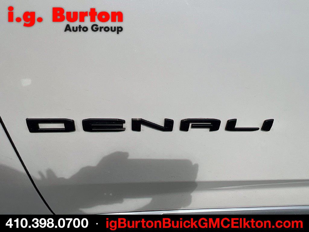 Used 2024 GMC Yukon Denali w/ Advanced Technology Package AWD/4WD image 5
