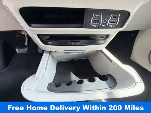 Used 2021 Chrysler Pacifica Touring-L w/ Uconnect Theater Family Group image 29