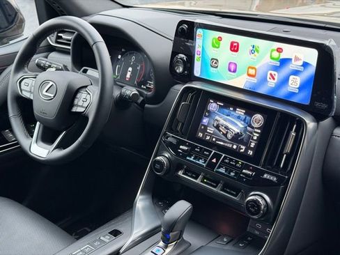 Used 2025 Lexus LX 700h Overtrail image 9