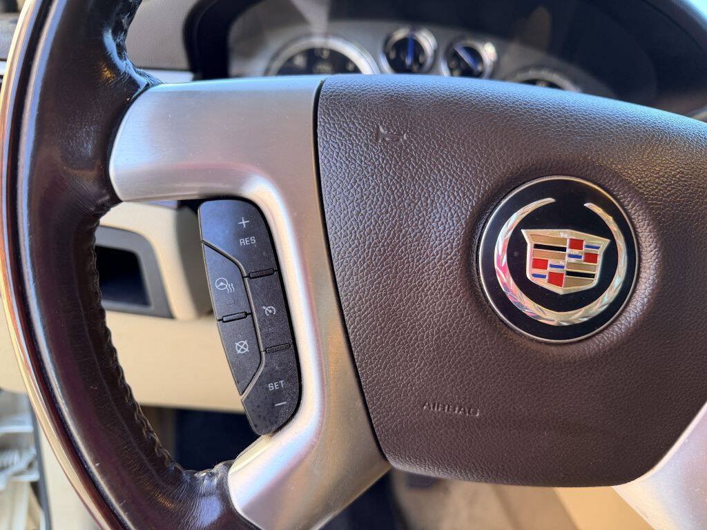 Used 2014 Cadillac Escalade Luxury RWD image 17