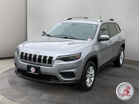 Used 2020 Jeep Cherokee Latitude w/ Cold Weather Group AWD/4WD image 3
