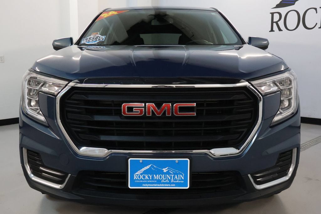 Used 2024 GMC Terrain SLE AWD/4WD image 2