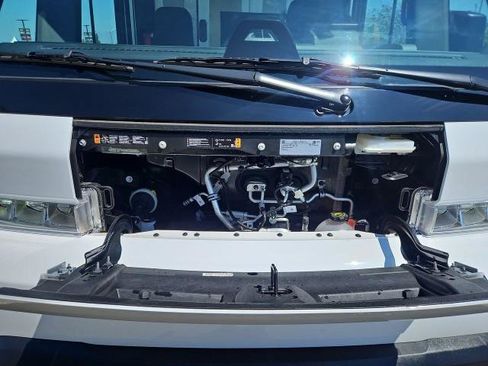 New 2025 Chevrolet Brightdrop 400 w/ Power Door Package AWD/4WD image 26