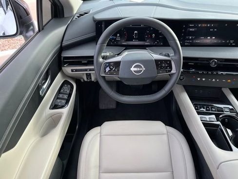 Used 2025 Nissan Murano SV image 11