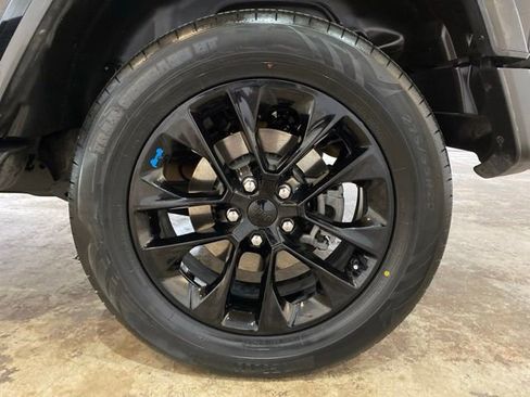 Used 2022 Jeep Wrangler Unlimited Sahara AWD/4WD image 28