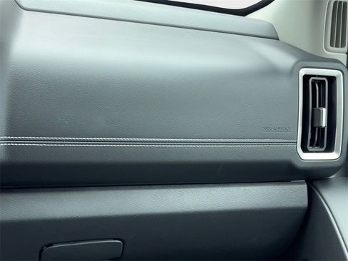 Used 2025 Nissan Frontier SV image 23