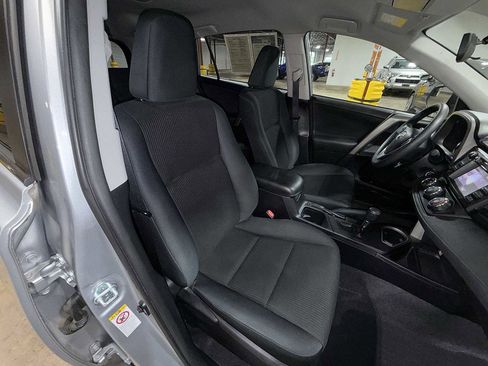 Used 2016 Toyota RAV4 LE AWD/4WD image 16