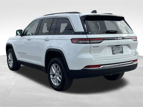 Used 2024 Jeep Grand Cherokee Laredo X image 5