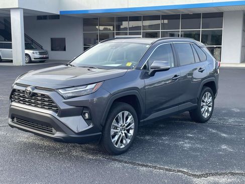 Used 2023 Toyota RAV4 XLE Premium image 13