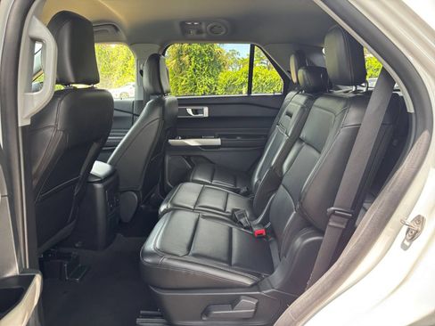 Used 2023 Ford Explorer XLT w/ Equipment Group 202A AWD/4WD image 28