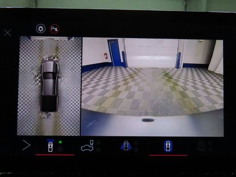 Used 2025 GMC Canyon AT4 w/ Technology Plus Package image 14