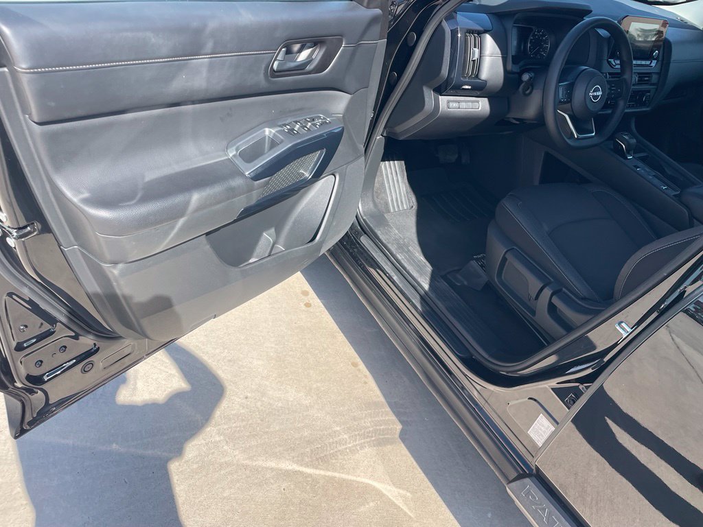 Certified 2025 Nissan Pathfinder S FWD image 18
