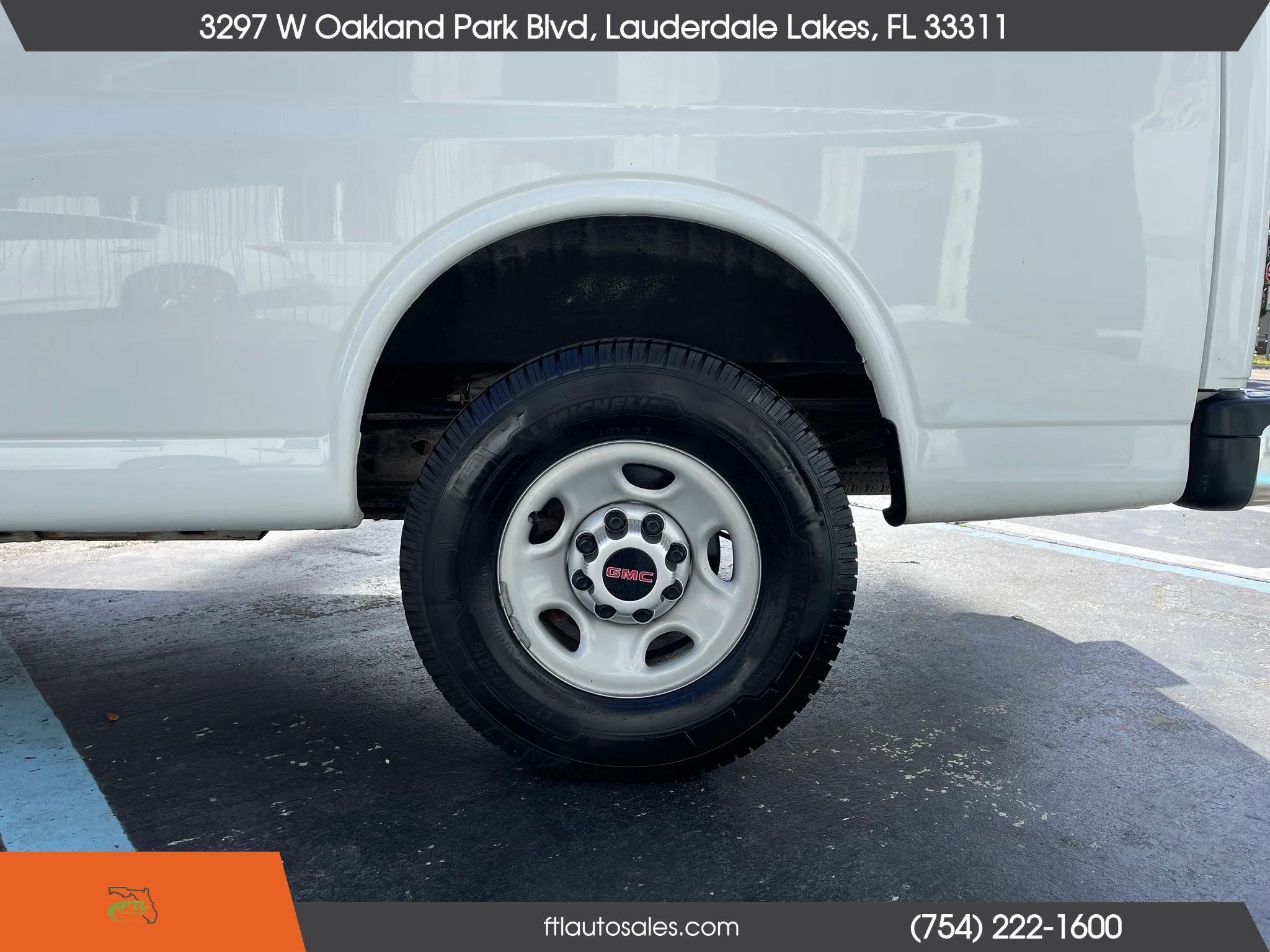 Used 2017 GMC Savana 3500 Extended RWD image 17