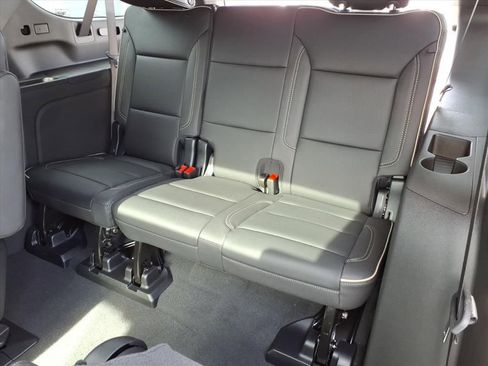 New 2026 Chevrolet Suburban Premier image 8