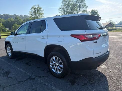 Used 2021 Chevrolet Traverse LS FWD image 3