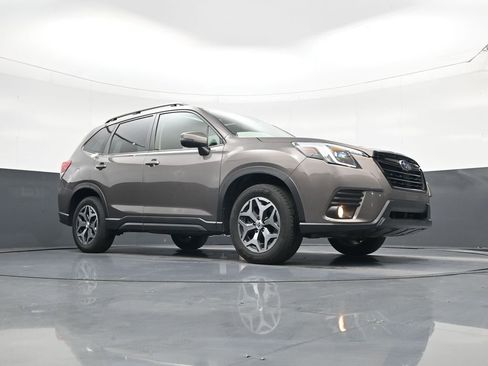 Used 2023 Subaru Forester Premium AWD/4WD image 17