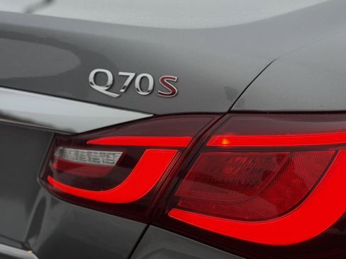Used 2017 INFINITI Q70 3.7 w/ Technology Package image 17